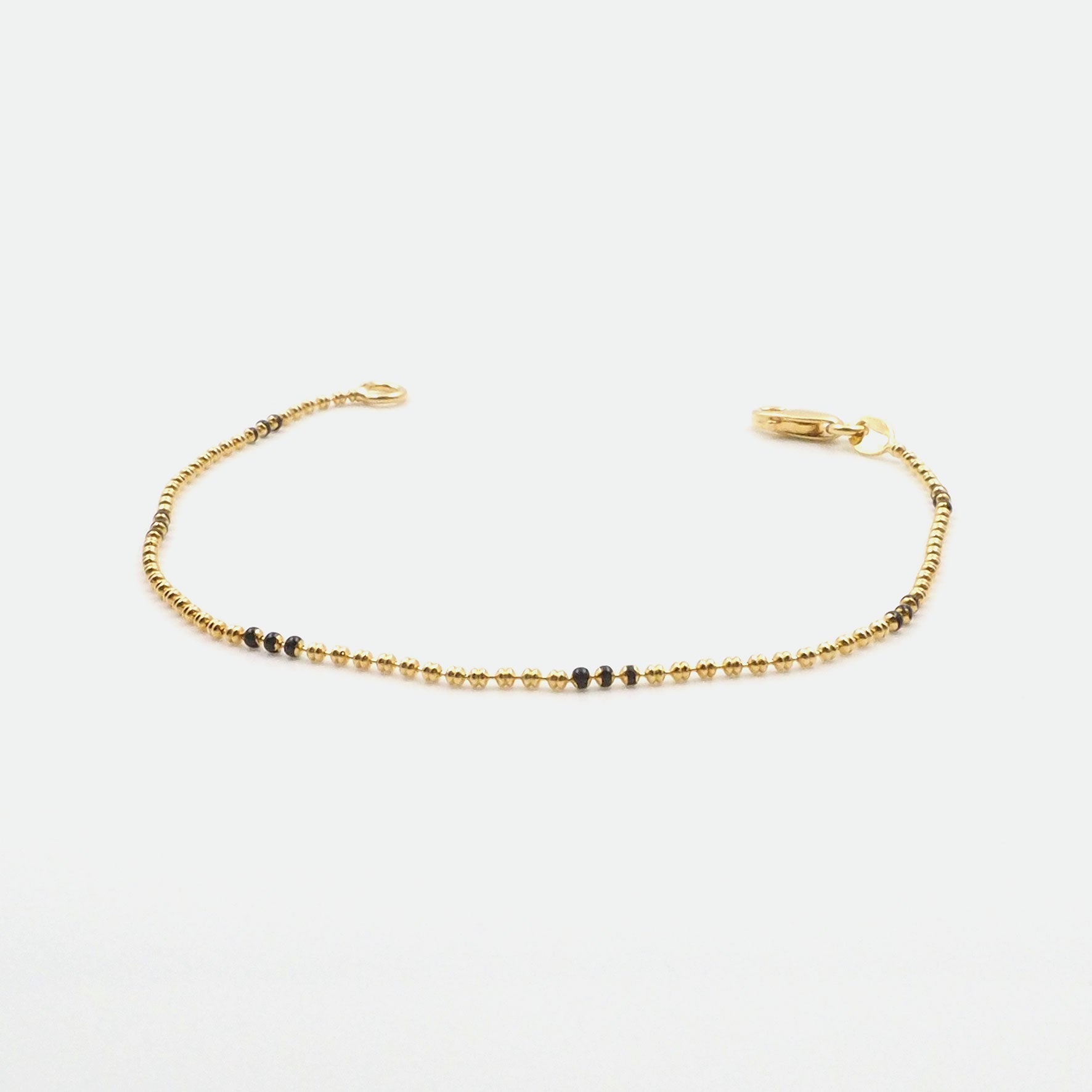 Silber Armbaender fuer Damen jetzt kaufen in unserem Onlineshop oder vor Ort in unserer Filiale in Basel